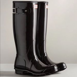 Hunter Tall Gloss Rain Boots in Black